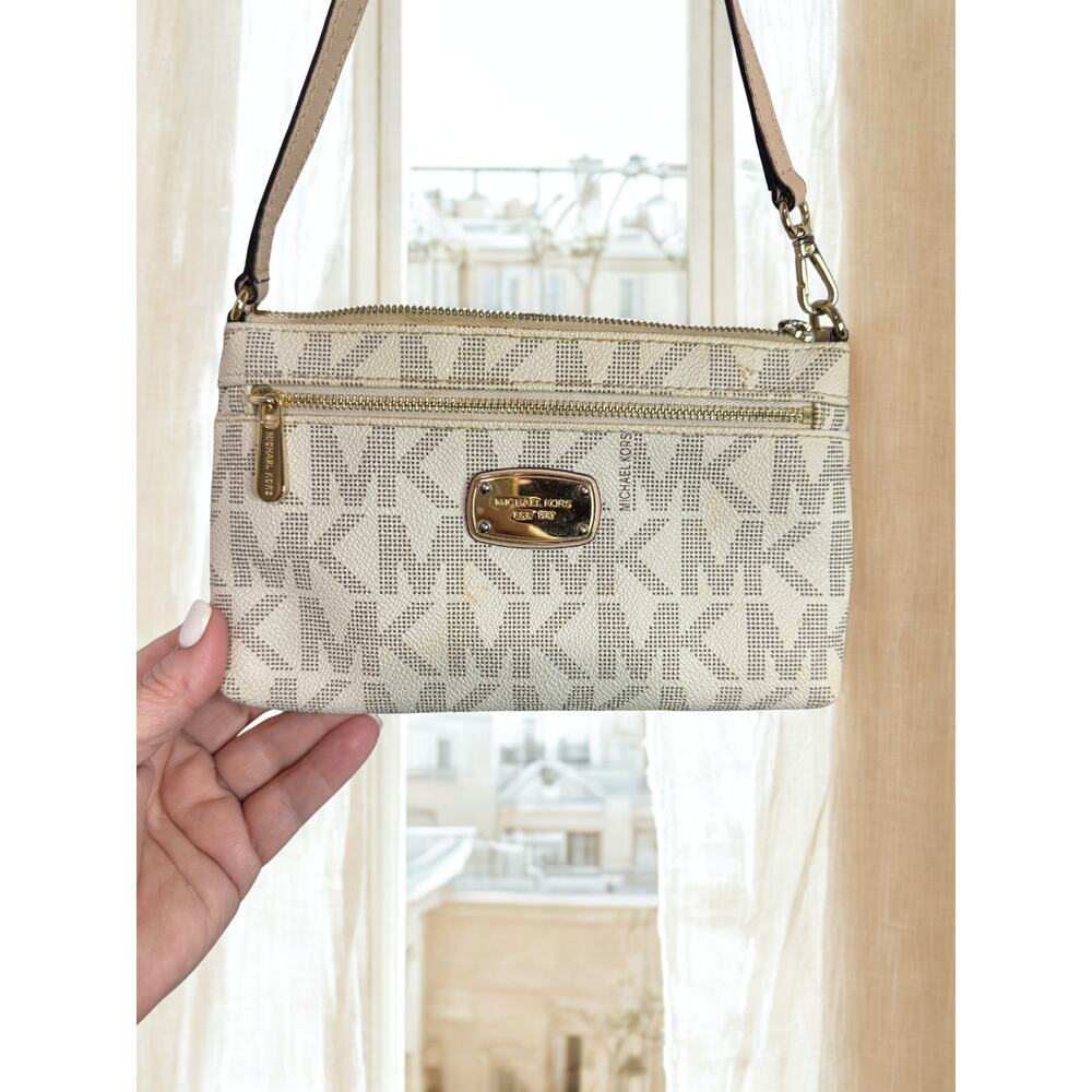 Authentic Michael Kors Jet Set Wristlet